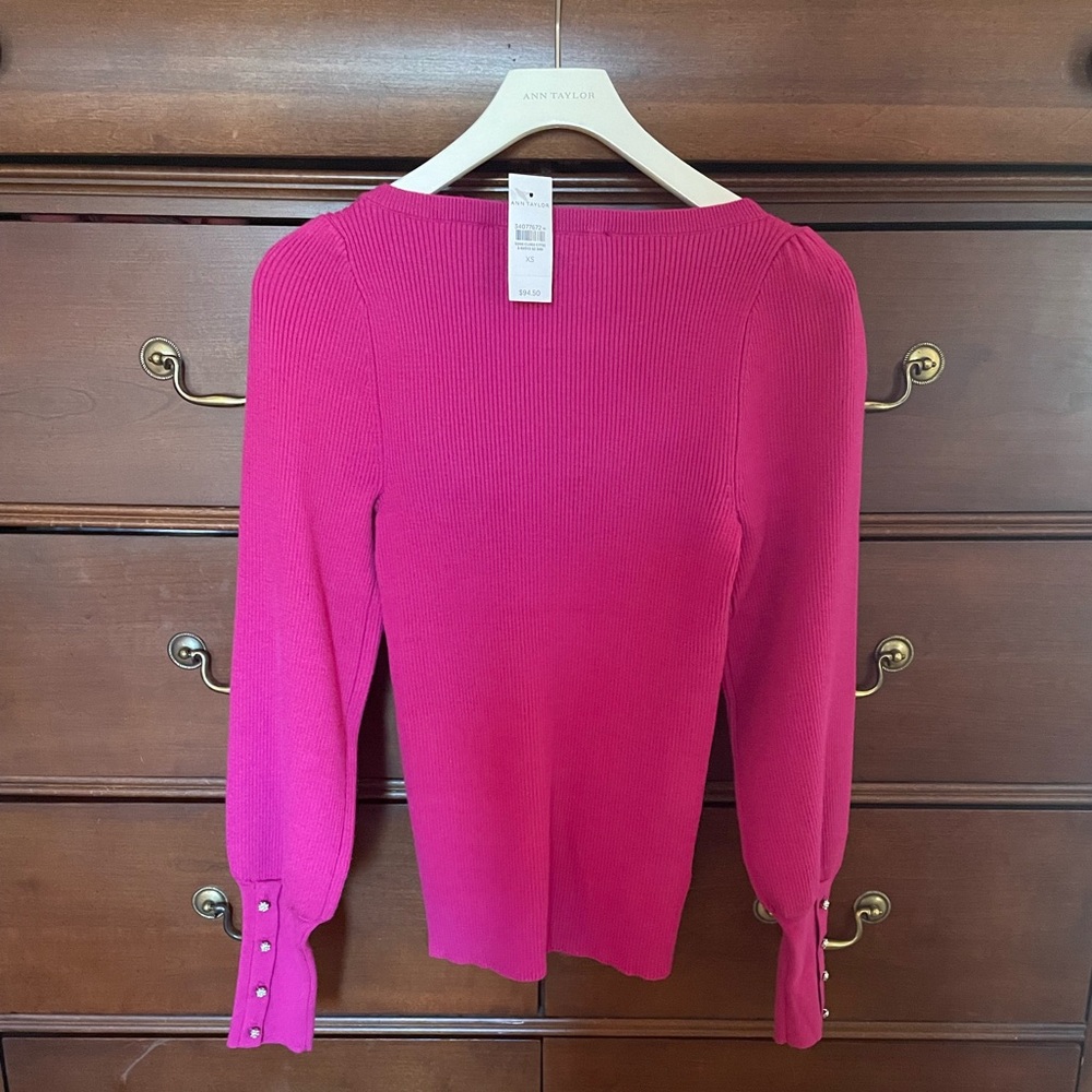 NWT • Ann Taylor • Fitted Long Sleeve Top w Puff Shoulder and Decorative Sleeve